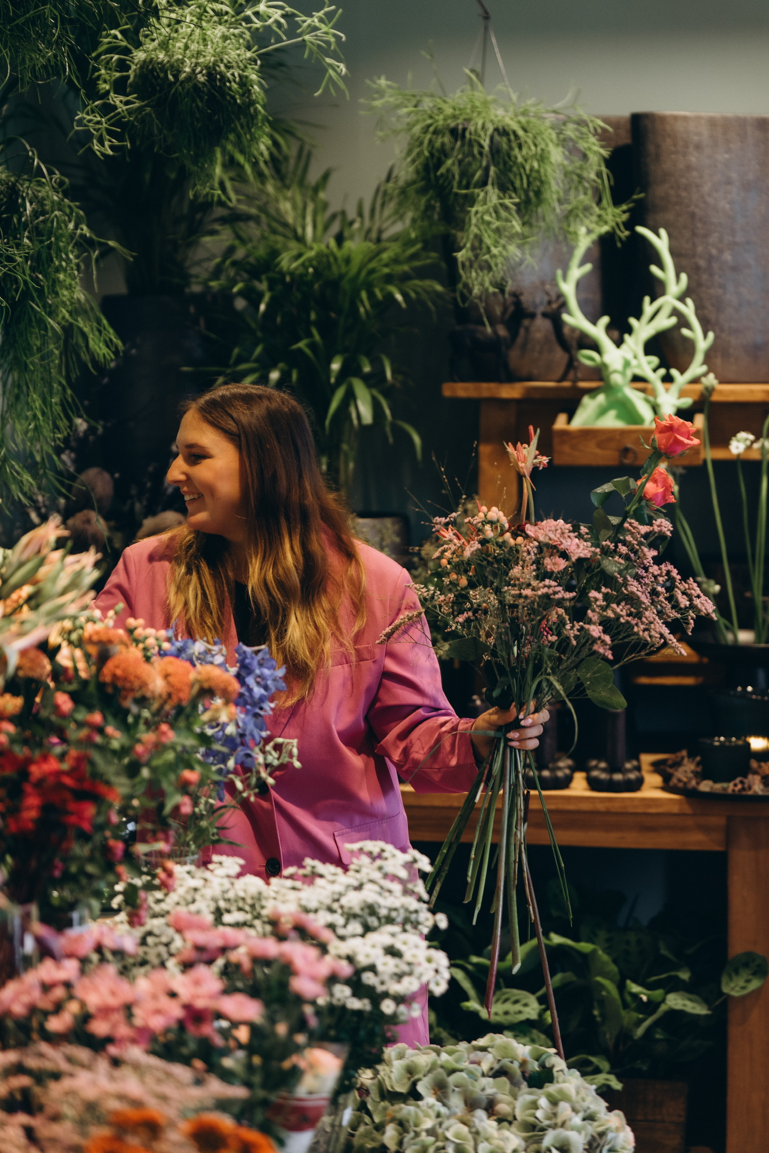 Natalia bei der floristischen Arbeit